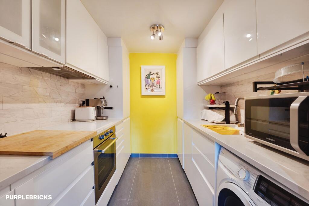 Apartment in London - View 5