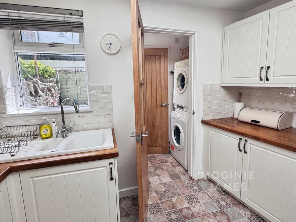 House in Cardiff, Cathays - More