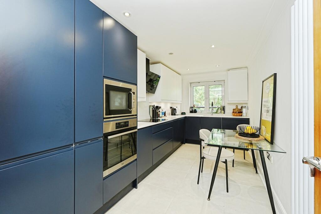 Apartment in London - View 5