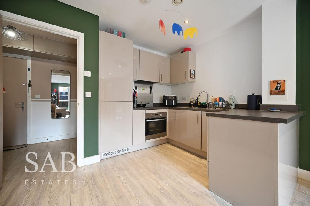 Apartment in Southall - View 4