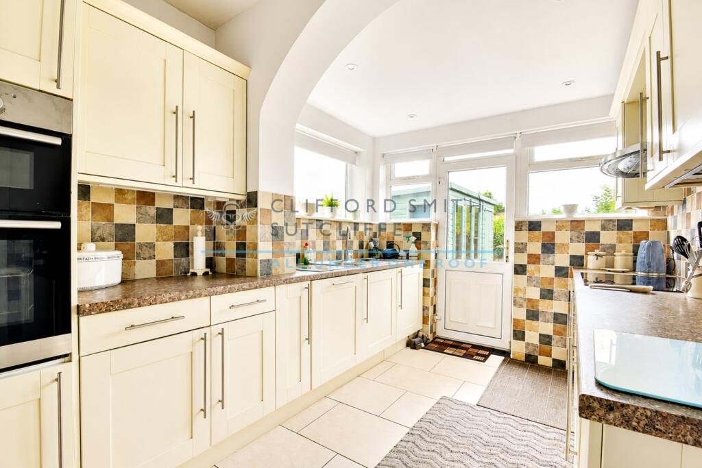 Brunshaw Road, Burnley photo 5
