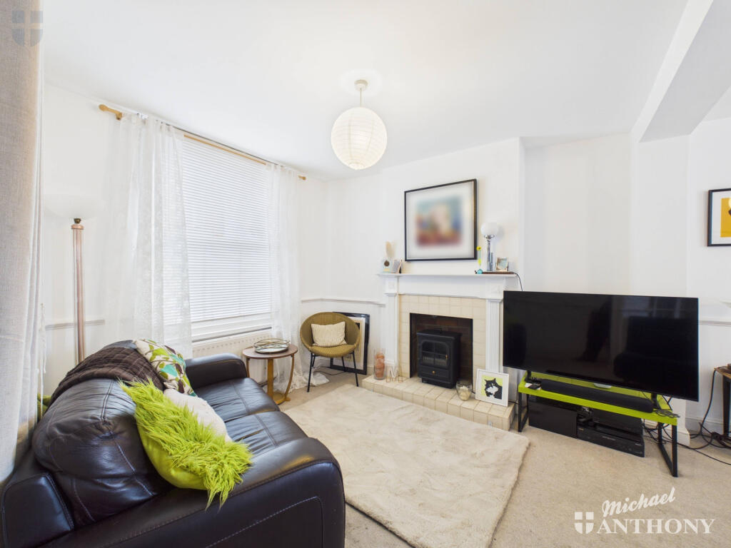 House in Aylesbury, Buckinghamshire - View 2