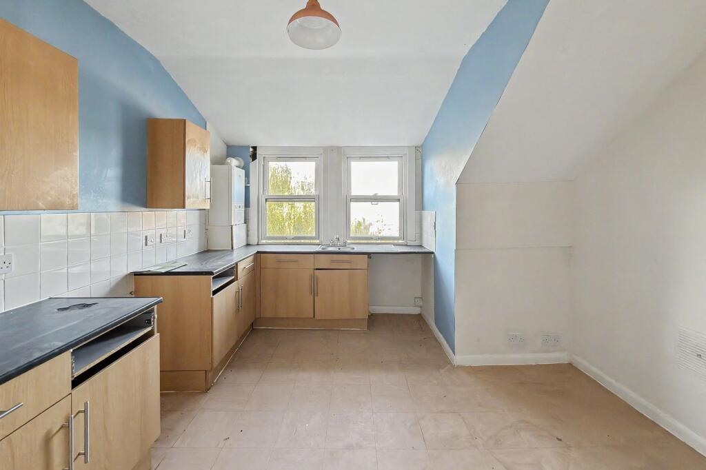 Flat D, 88 Hillfield Avenue, Hornsey, London, N8 7DN photo 4