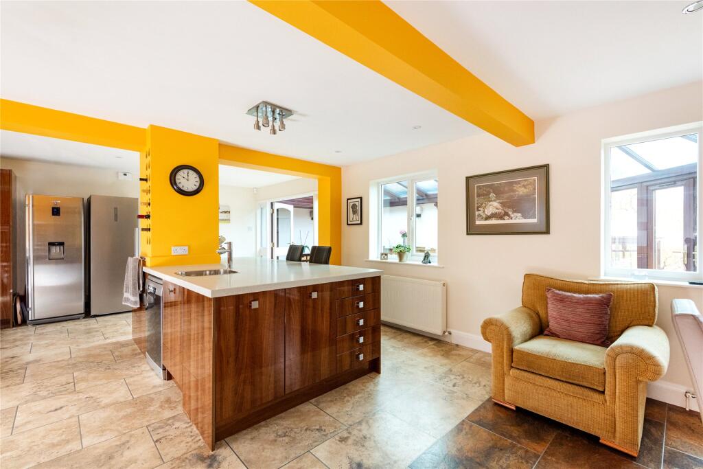 Vicarage Close, Hackleton, Northampton, Northamptonshire, NN7 photo 2