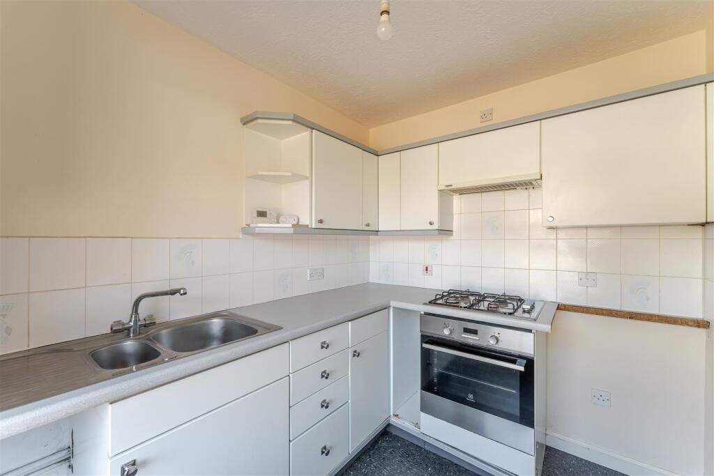 Two bedroom home offering excellent value for money in the North End of Yatton photo 4