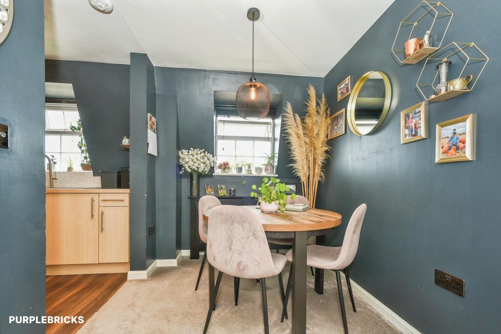 Apartment in Swindon, St. Andrews - View 4