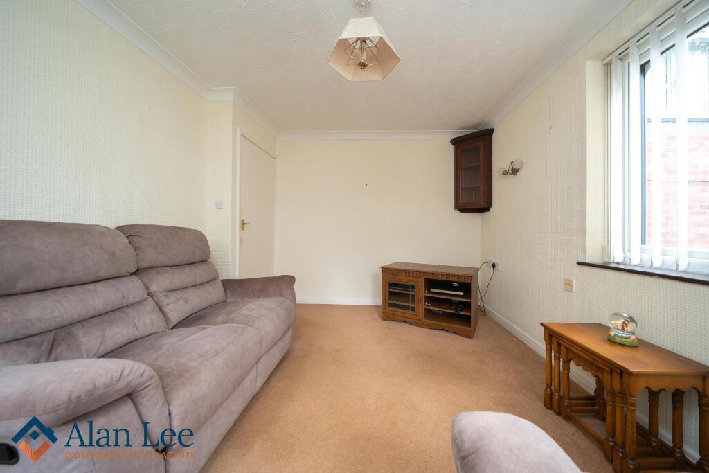 Grovewood Mews, Macclesfield, SK11 6AB photo 3