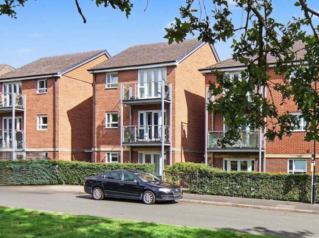2-bed flat on Philmont Court, Coventry, CV4, £155,000