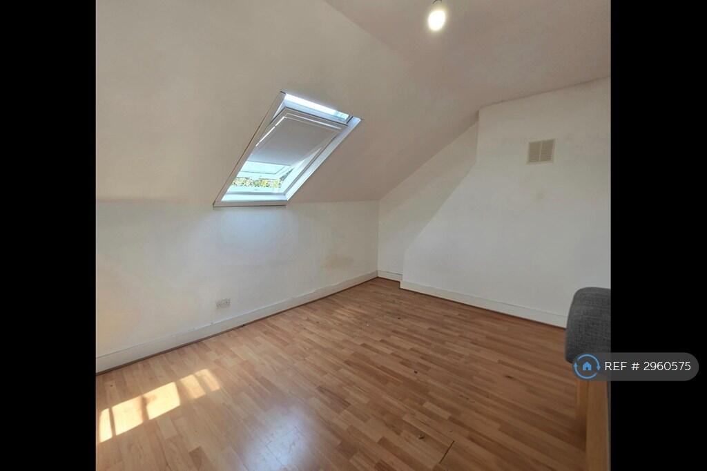 Apartment in London, Seven Sisters, West Green - View 5
