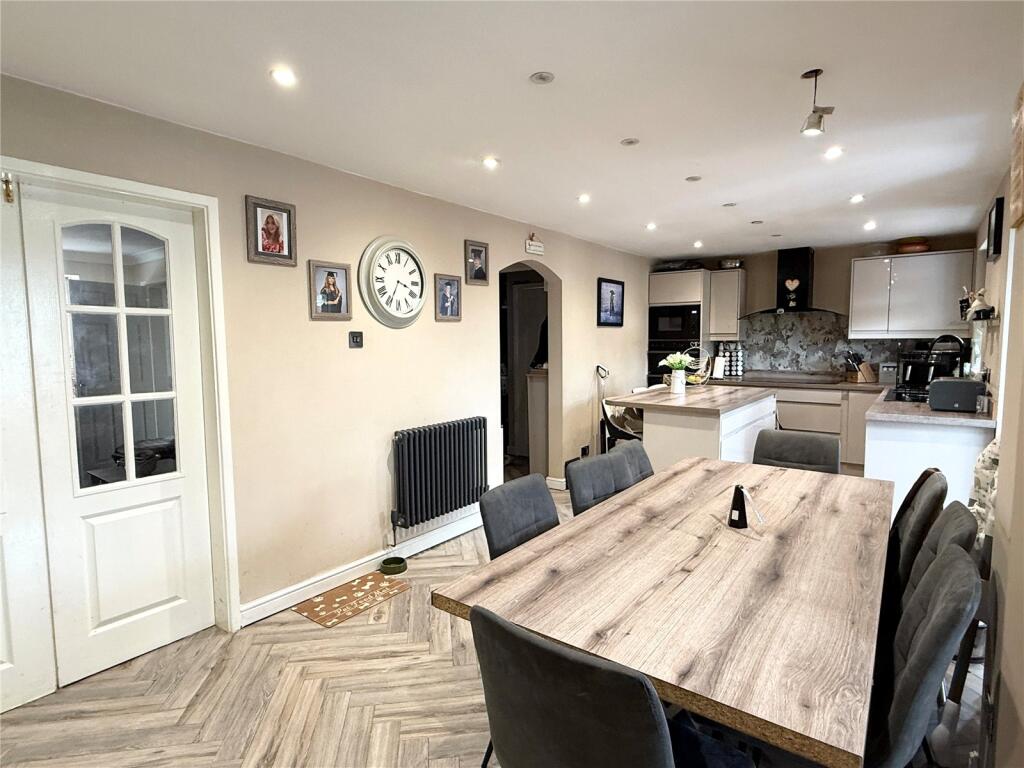 House in Lichfield, Chase Terrace, Burntwood - View 4
