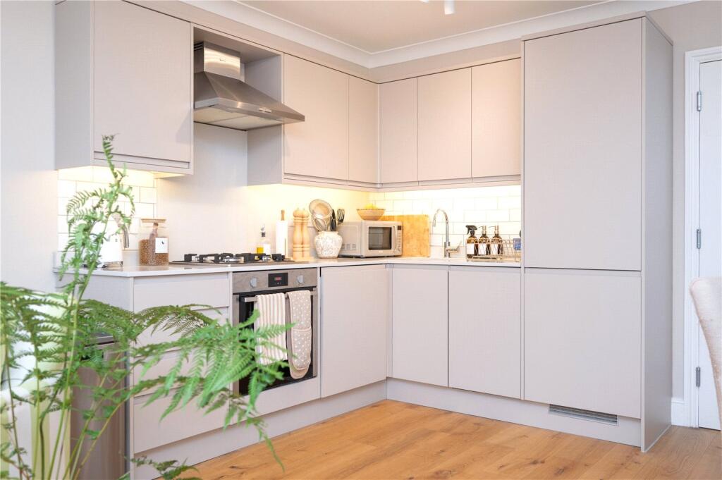 Apartment in St Albans, Townsend - View 3