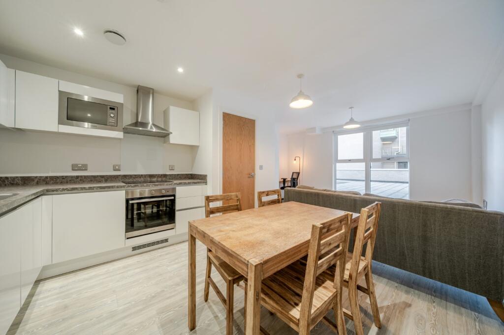 Apartment in Salford, Greater Manchester - View 3