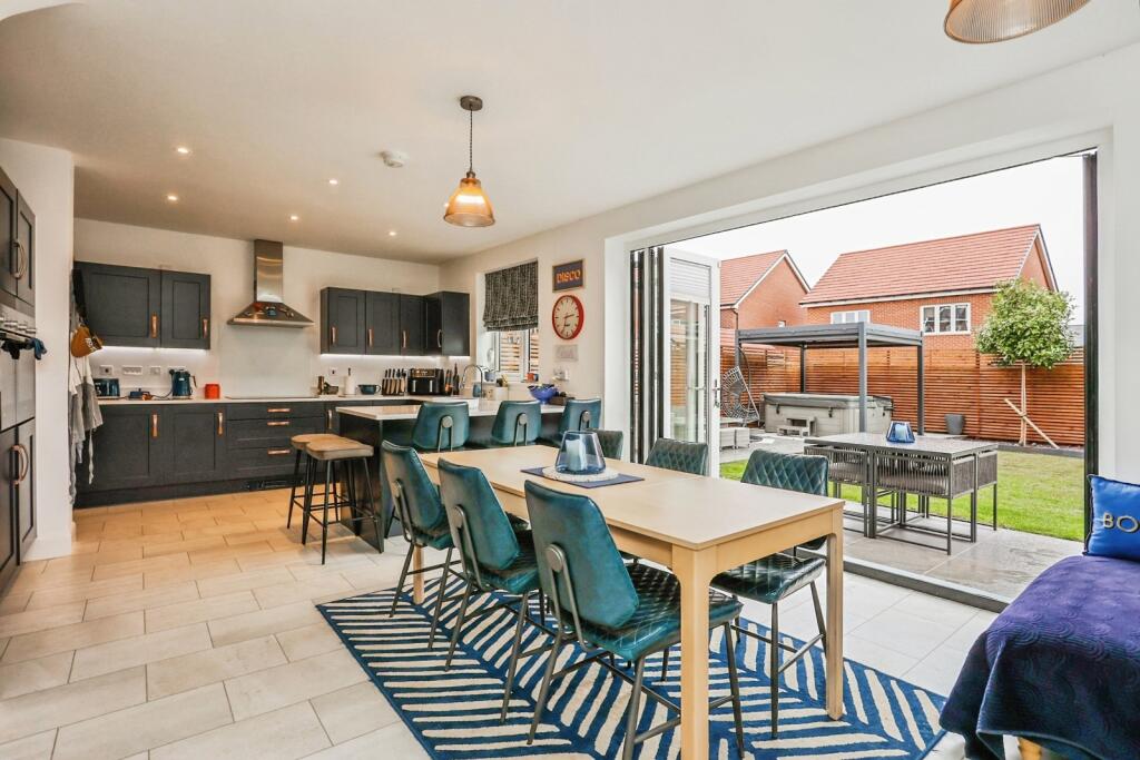 Josephine Grove, Edwalton, Nottinghamshire, NG12 photo 3