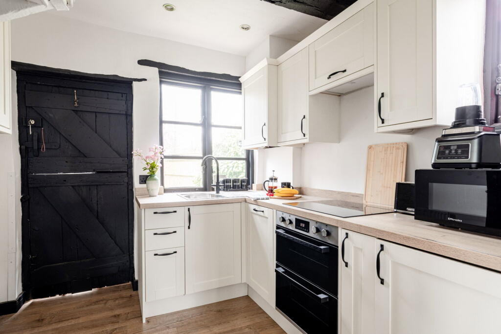 House in Reigate and Banstead, Salfords and Sidlow - View 5