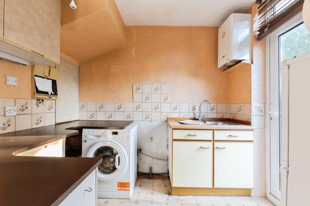 House in London, Royal Borough of Kingston upon Thames - View 4