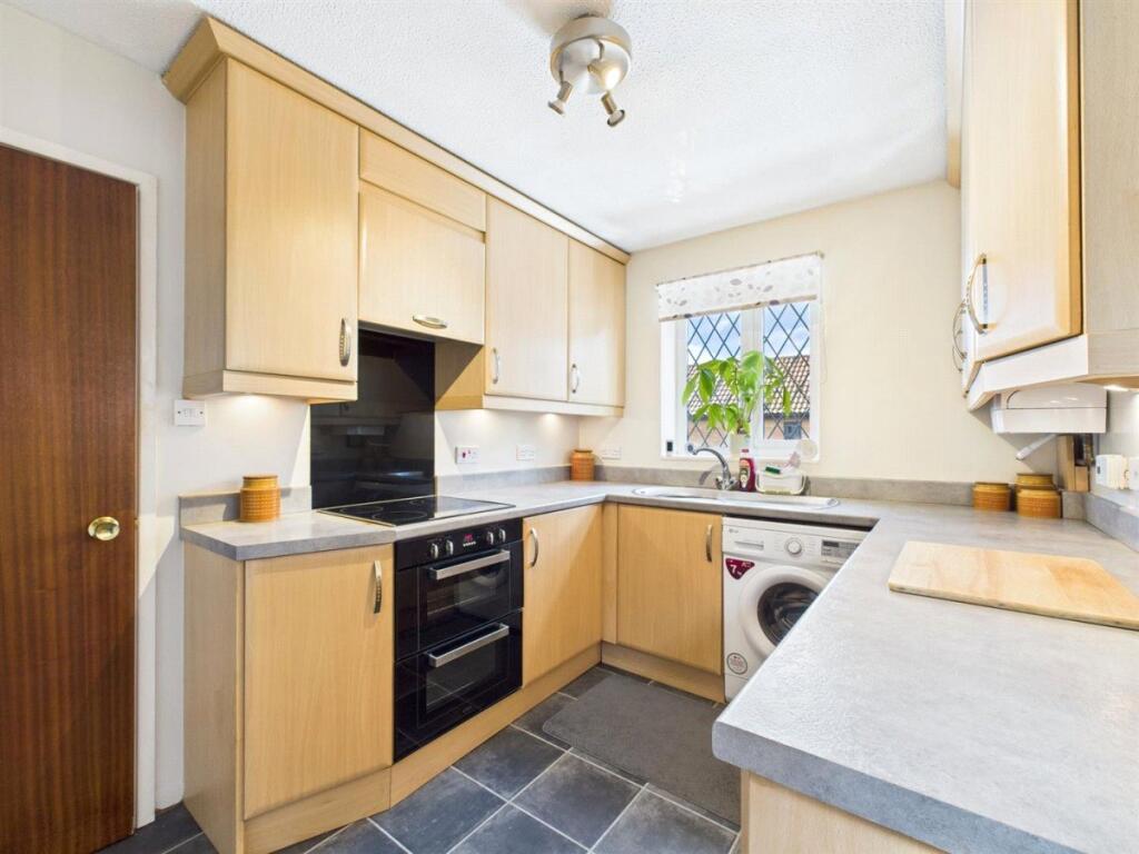 Longwoods Walk, Knottingley, West Yorkshire, WF11 photo 3