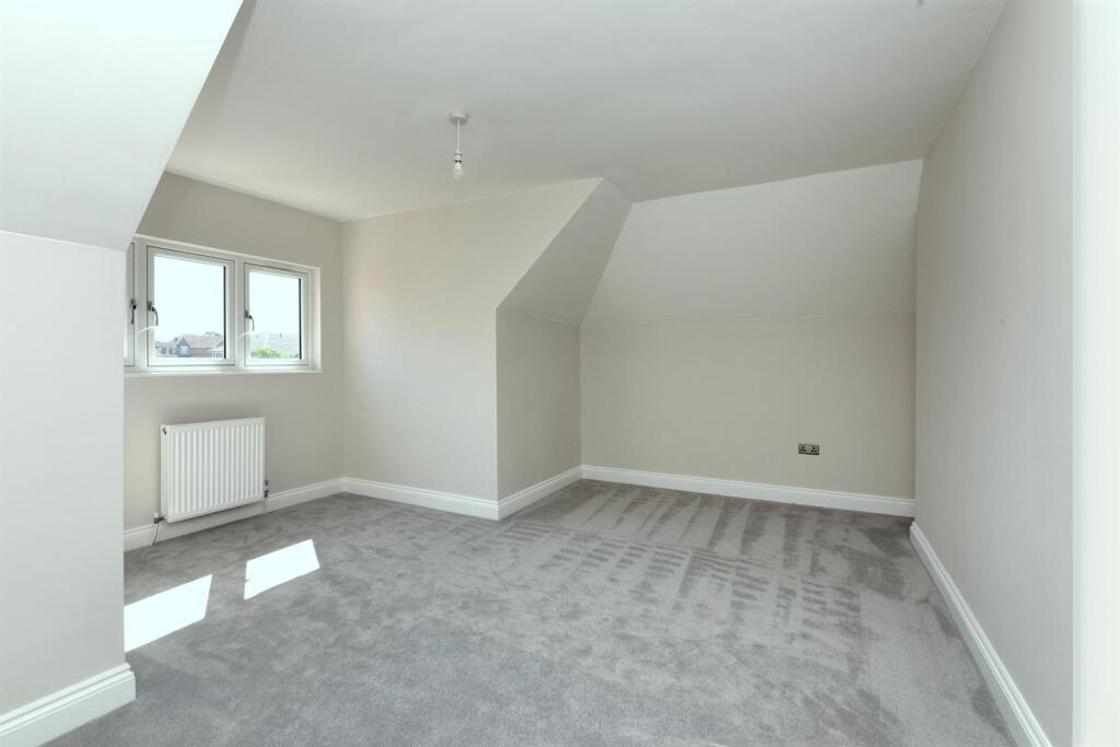 Apartment in Sutton - View 5