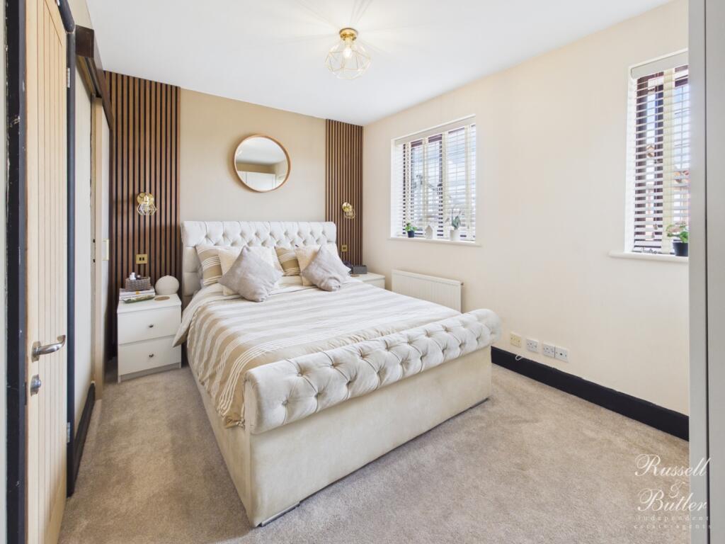 House in Buckingham, Badgers, Buckinghamshire - More