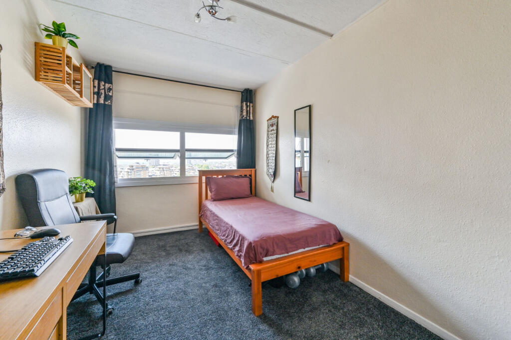 Apartment in London, Warwick Estate, Maida Vale - View 4