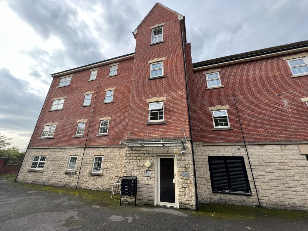 2-bed flat on Apartment 9, City View, 28 Holywell Heights, Sheffield S4 8AG, £60,000