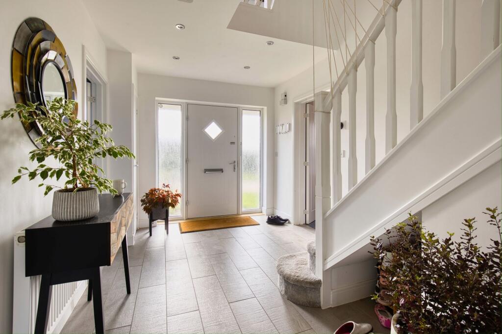13, Castell Place photo 2