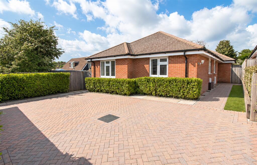 Main image of property: South Road, Horndean, PO8 0EN