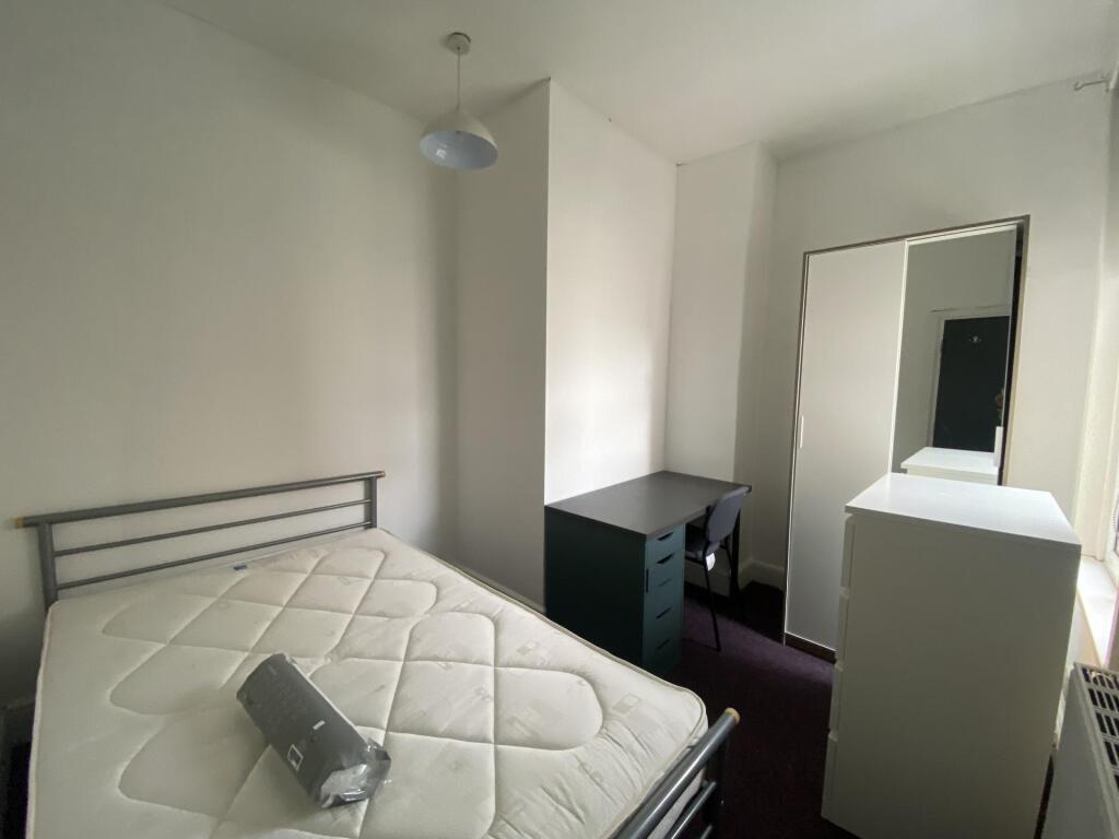 House in Liverpool, Kensington Fields, Kensington - More