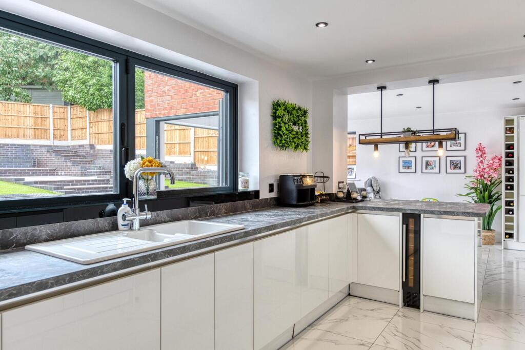 House in Dudley - View 4