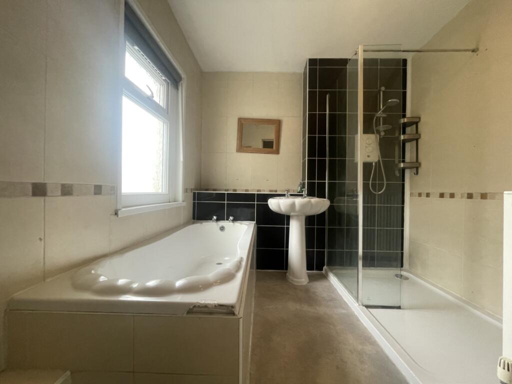 House in Cardiff, Cathays - More