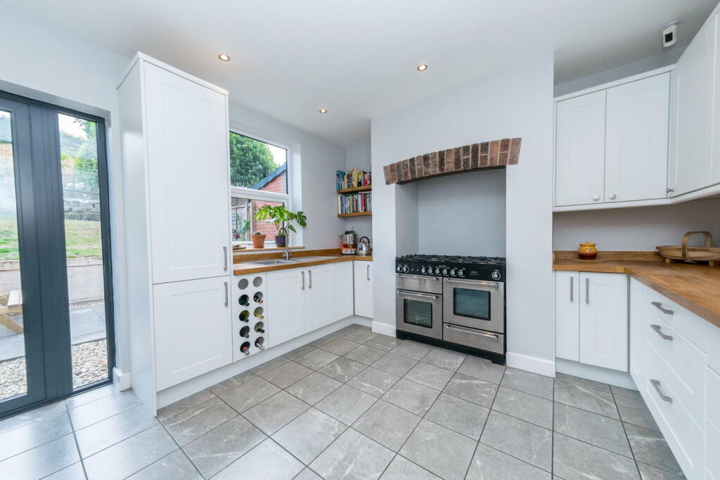 House in Huddersfield - View 4