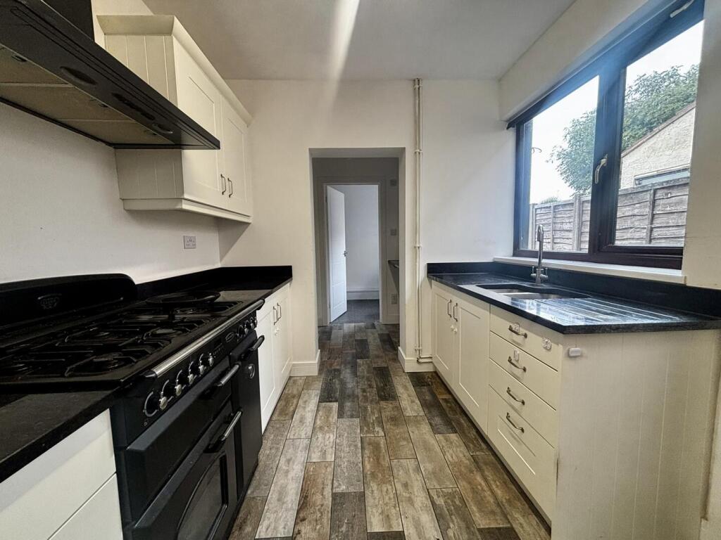 House in Nuneaton and Bedworth, Warwickshire - View 4
