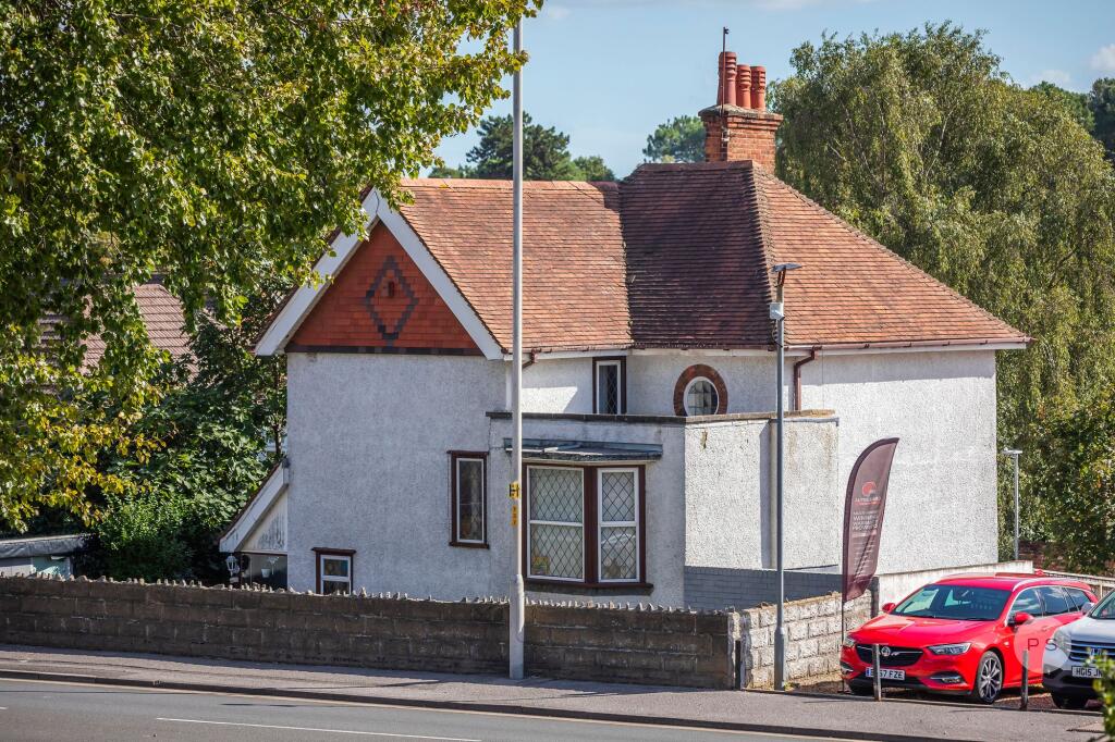 Main image of property: Bournemouth Road, Lower Parkstone, Poole, BH14 9AN