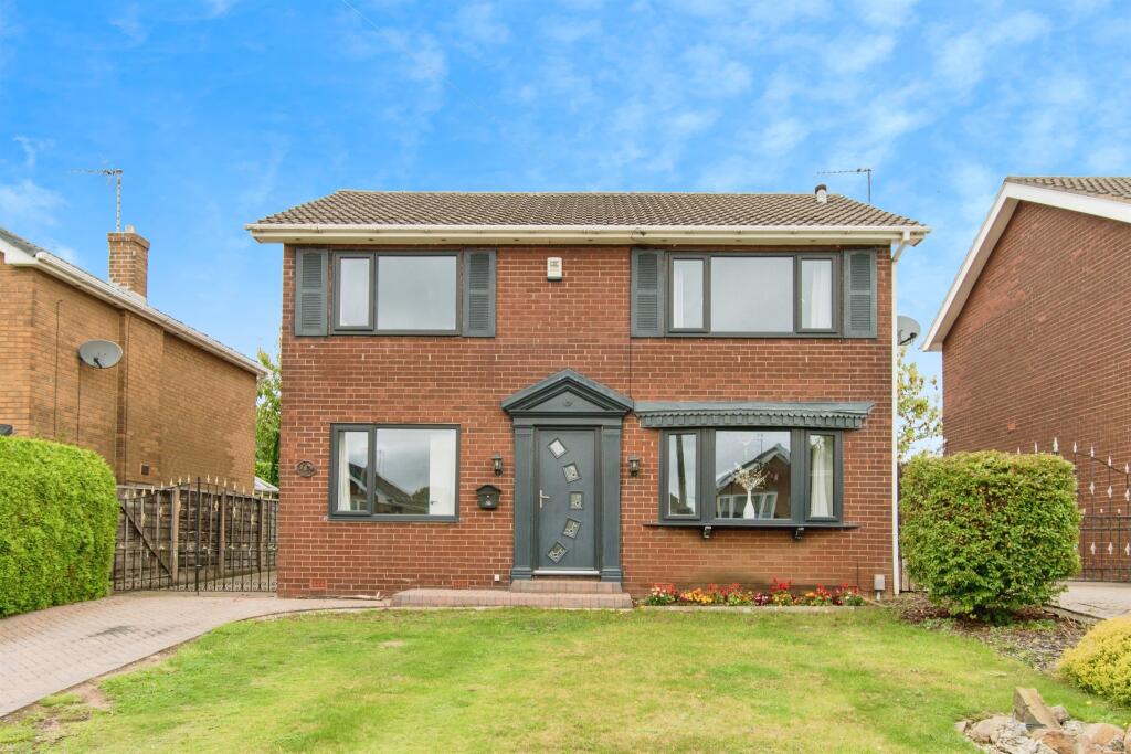 4-bed detached on Hillcrest Close, CASTLEFORD, £315,000