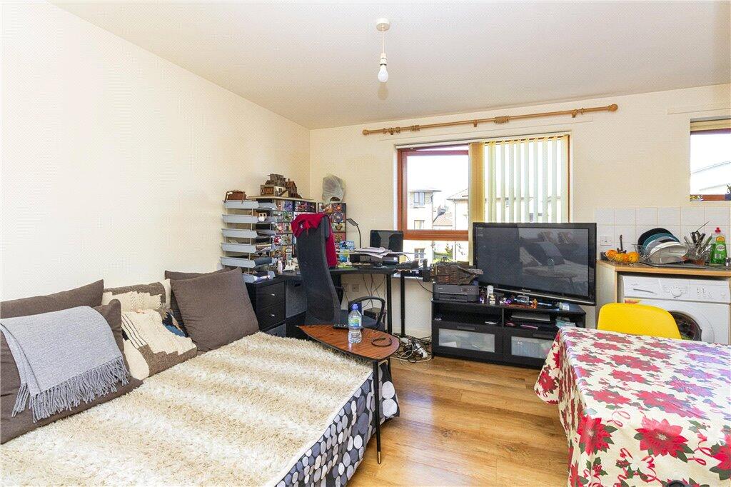 1-bed flat on Reynolds Place, Grange Farm, Milton Keynes, £140,000