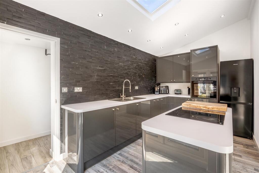 House in Harlow, Katherines - More