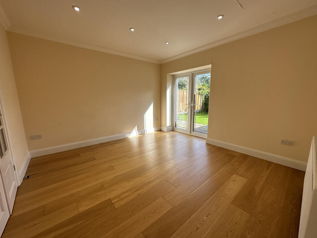House in Horsham, Andrew's Hill, Billingshurst - View 4