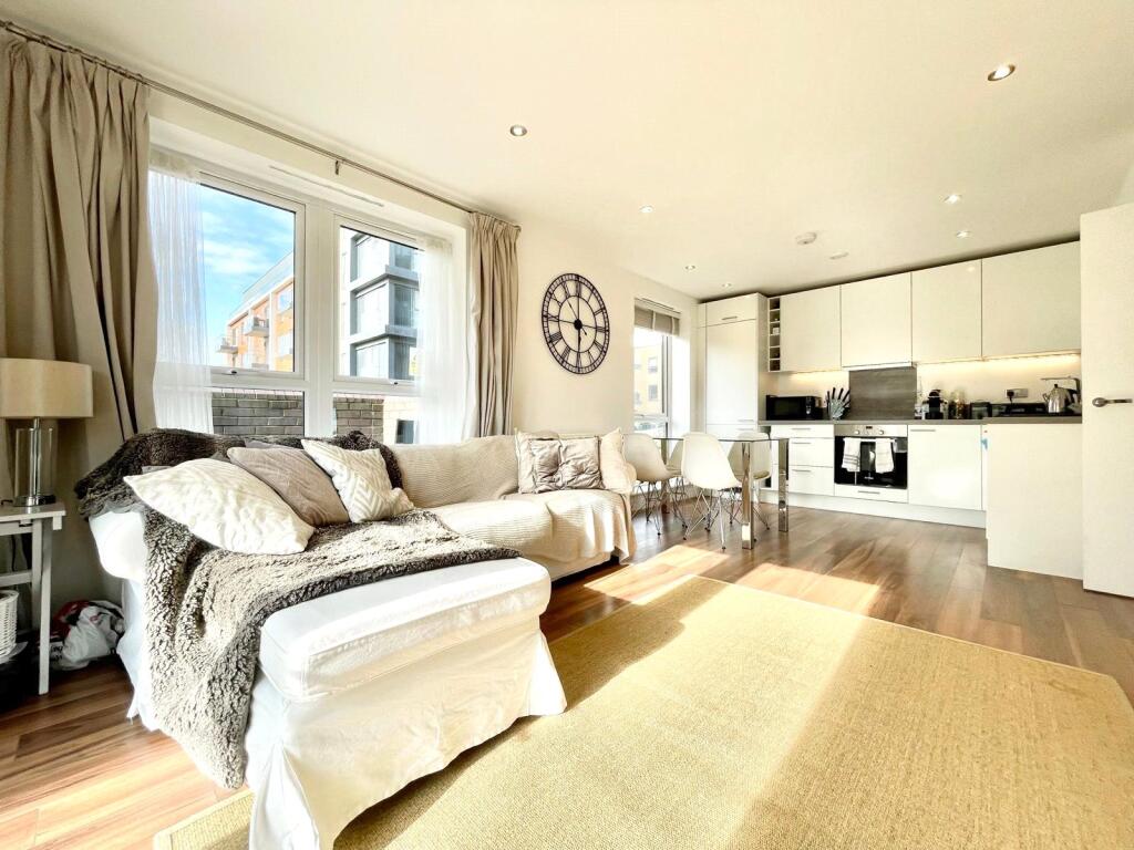 Apartment in Reading - View 4