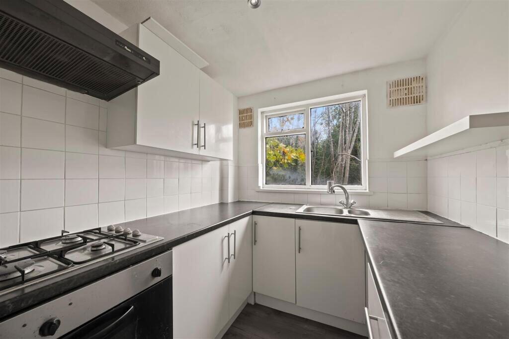 Apartment in London - View 5
