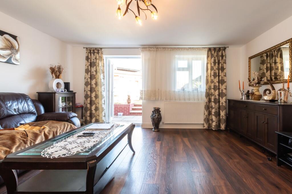 House in Southampton - More