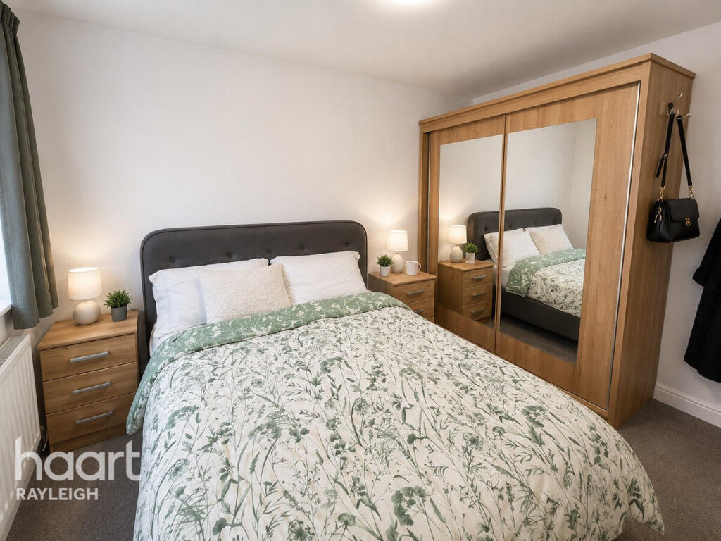 Apartment in Basildon, Laindon Cross, Steeple View - More