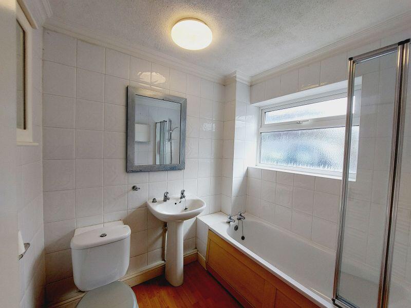 Apartment in Kingston upon Thames - View 4