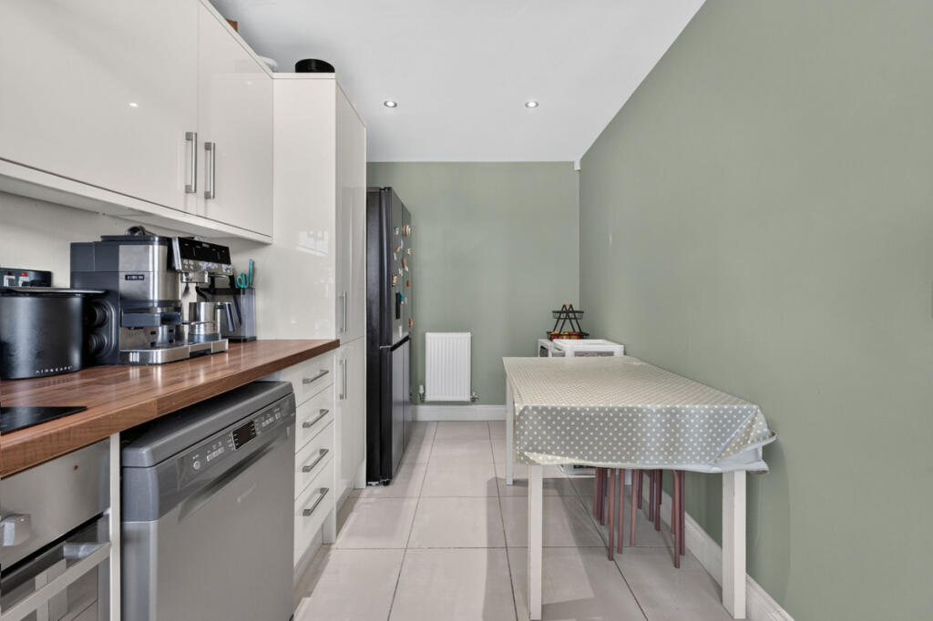 House in Burton Latimer - View 4