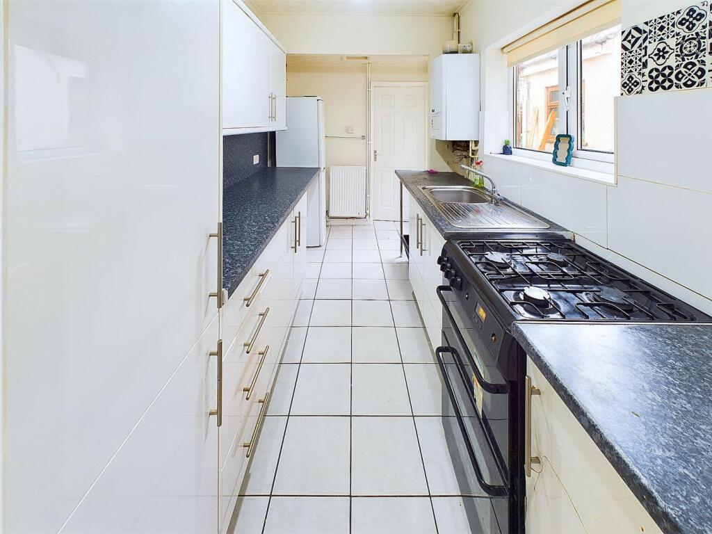 House in Nuneaton and Bedworth, Warwickshire - More
