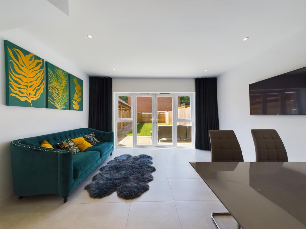 Aspen Road, High Wycombe, Buckinghamshire photo 3