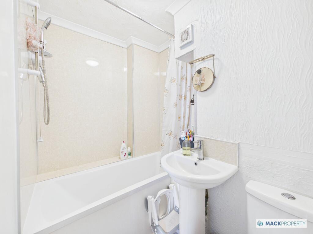 Apartment in Gloucester - View 5