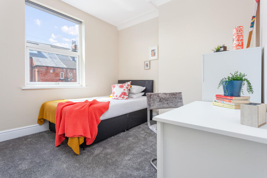 8 bedroom terraced house for rent
