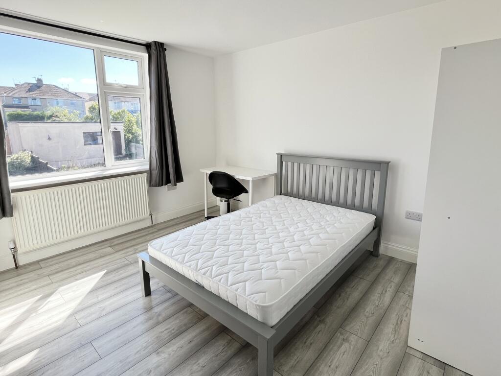 4 bedroom end of terrace house for rent