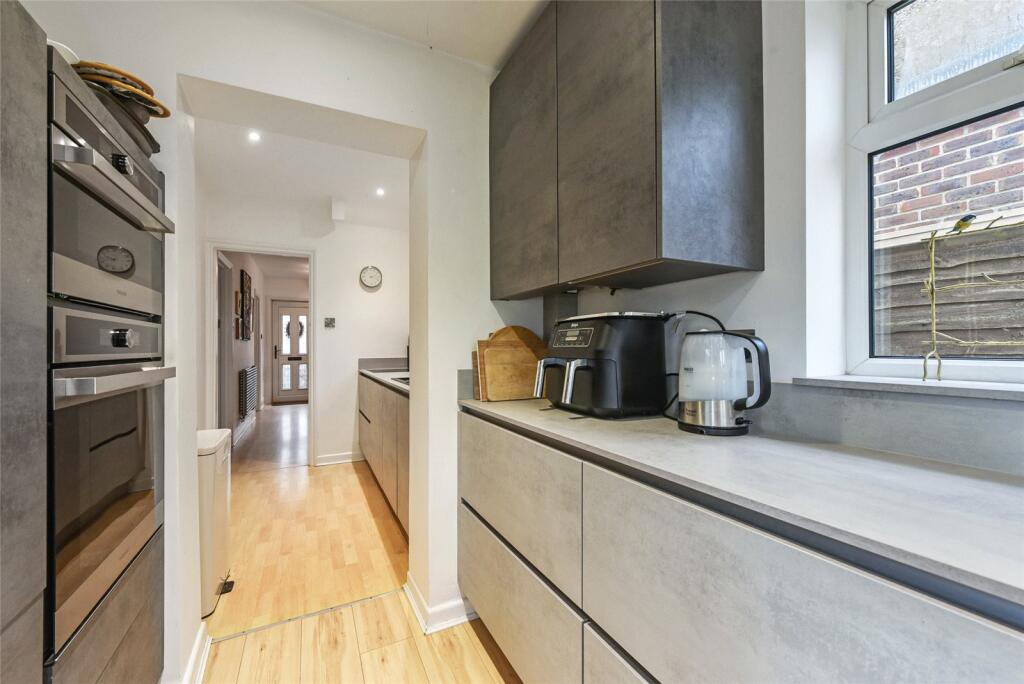 Kingsham Avenue, Chichester, West Sussex, PO19 - View 5