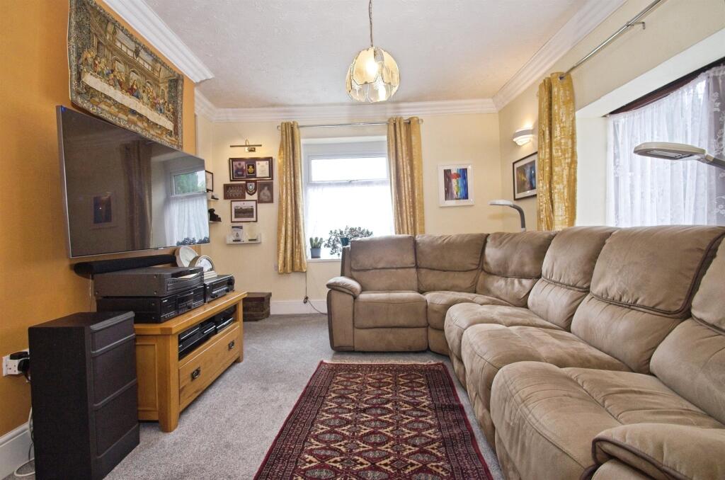 15, Woodland Terrace photo 3