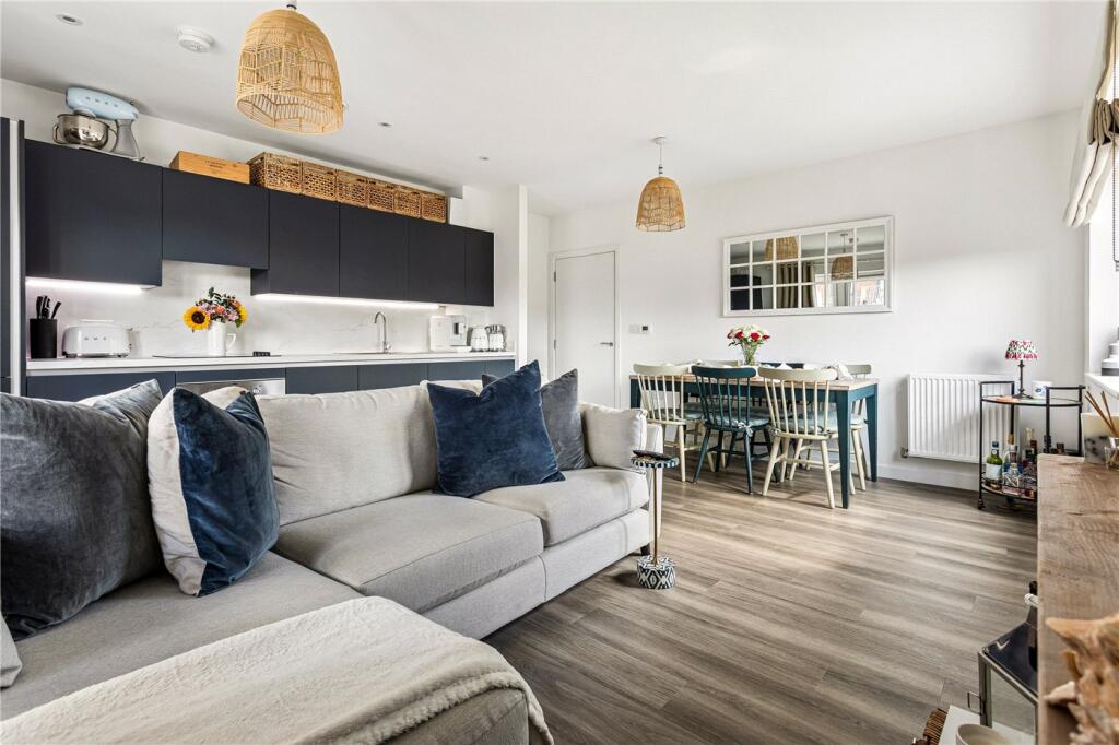 Apartment in London, Springfield Village - View 4